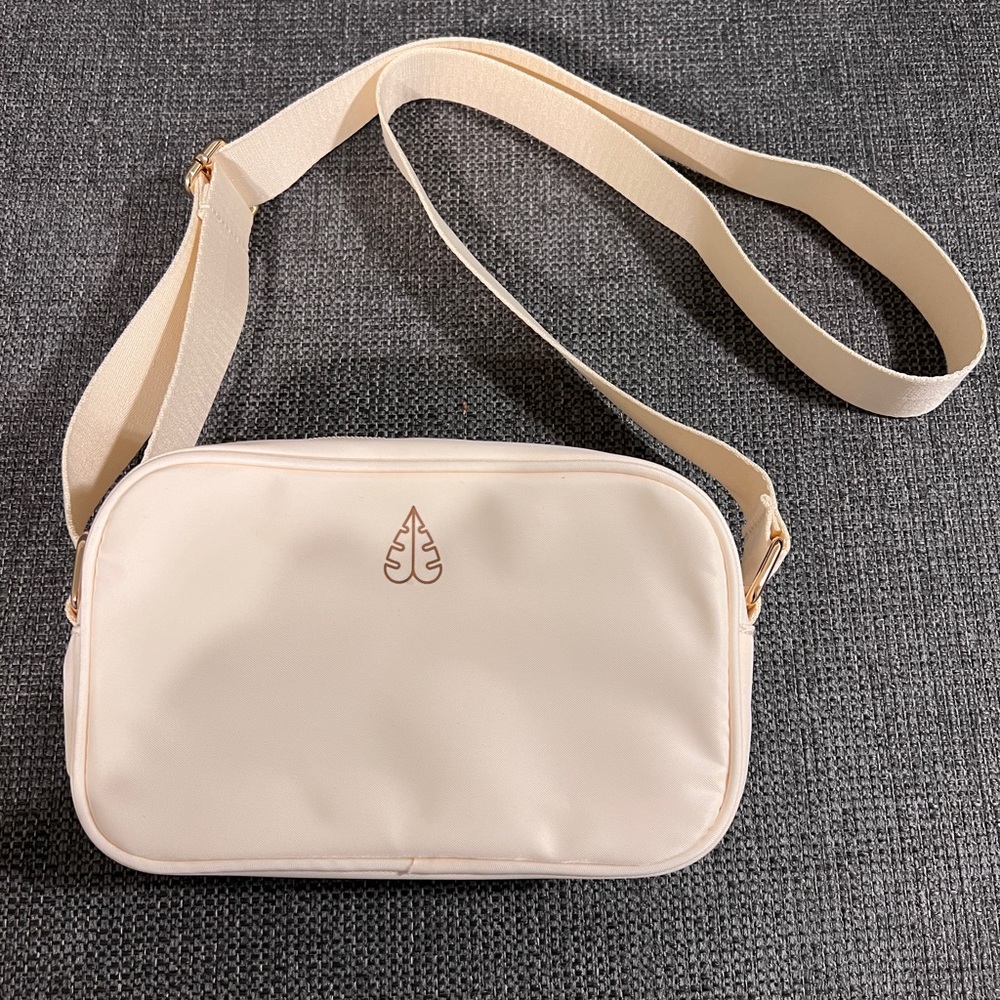 Cream Crossbody Bag 🆕